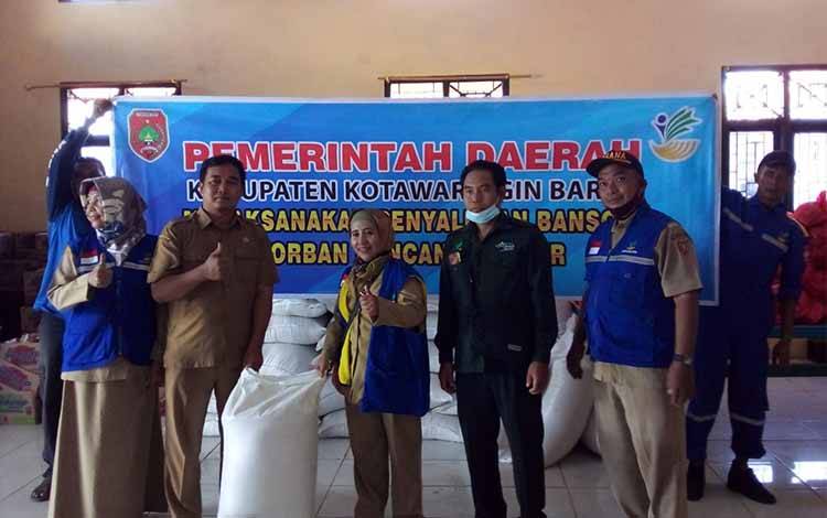 Dinsos Kobar Salurkan 11 Ton Beras untuk Arut Utara