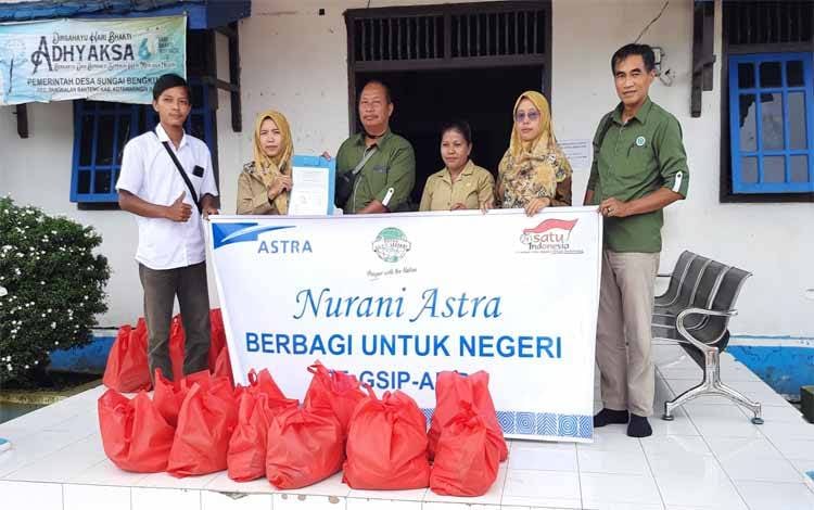 PT GSIP-AMR Salurkan Puluhan Paket Sembako kepada Korban Banjir