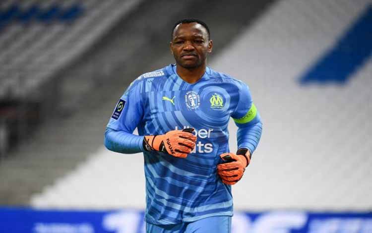 Rennes Rekrut Mandanda dari Marseille