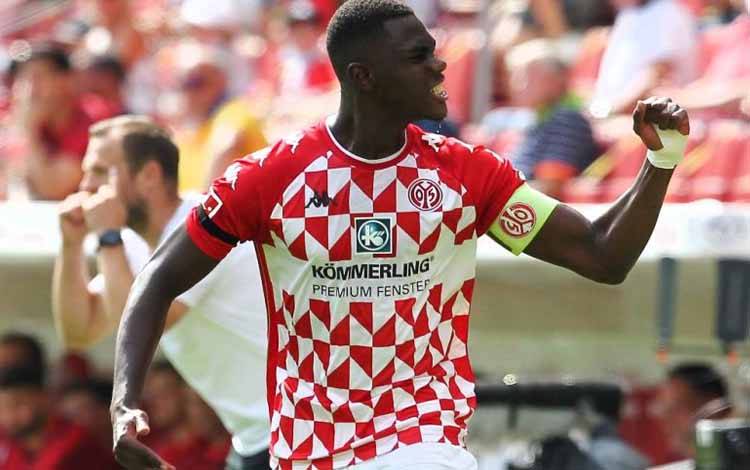 Nottingham Forest Datangkan Bek Moussa Niakhate dari Mainz