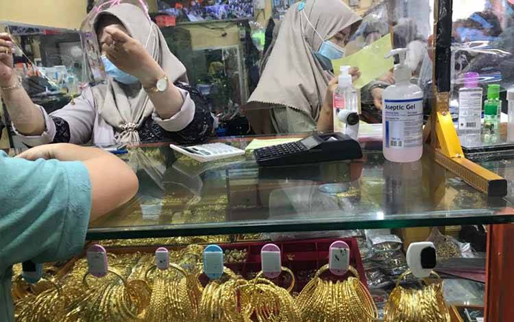 Hadapi Tahun Ajaran Baru, Tren Jual Emas Marak di Sampit