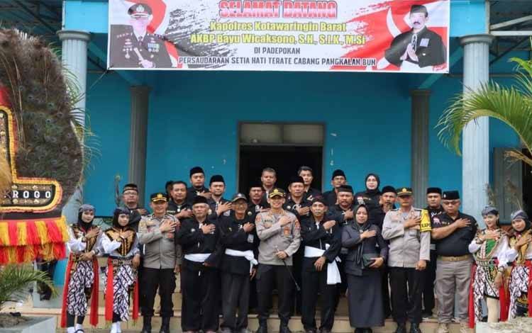 Kunjungi Padepokan PSHT, Kapolres Kobar Ajak Selalu Jaga Kamtibmas