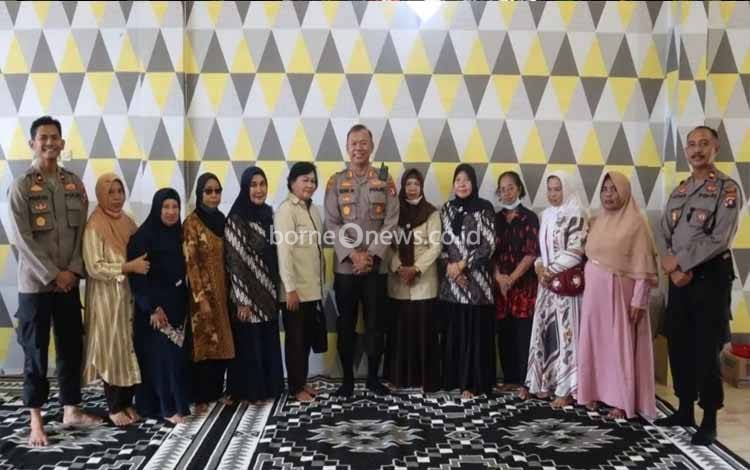 Kapolres Kapuas Sambangi Purnawirawan Polri dan Warakauri Tingkatkan Jalinan Silaturahmi