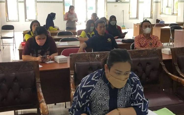 Sejumlah tenaga kesehatan di Kabupaten Lamandau tengah mengikuti assesmen kompetensi serta kredensial keperawatan dan kebidanan