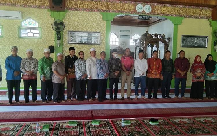 Pemprov Kalteng Serahkan Bantuan 15 Sapi Kurban untuk Katingan