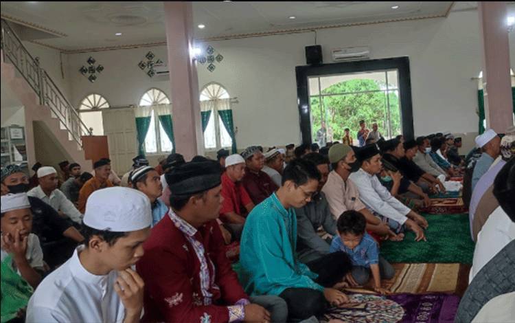Warga Muhammadiyah di Kasongan Salat Id di Masjid Nurul Iman