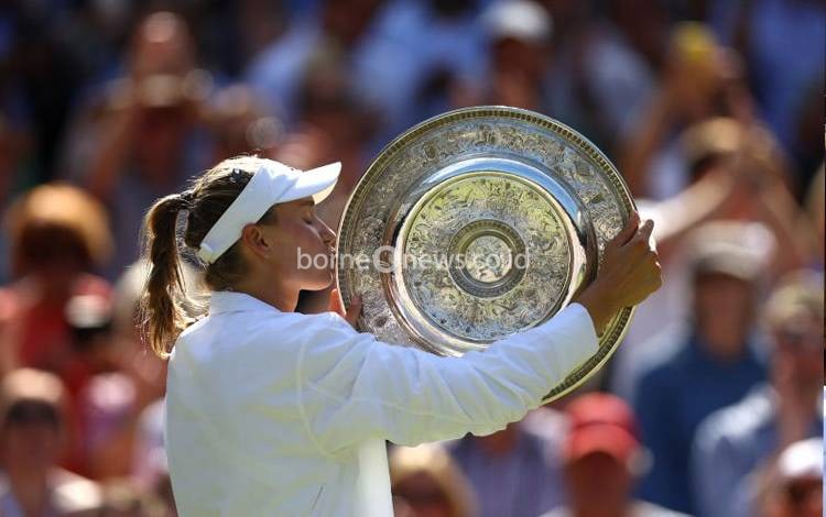 Rybakina Juara Wimbledon Setelah Taklukkan Ons Jabeur
