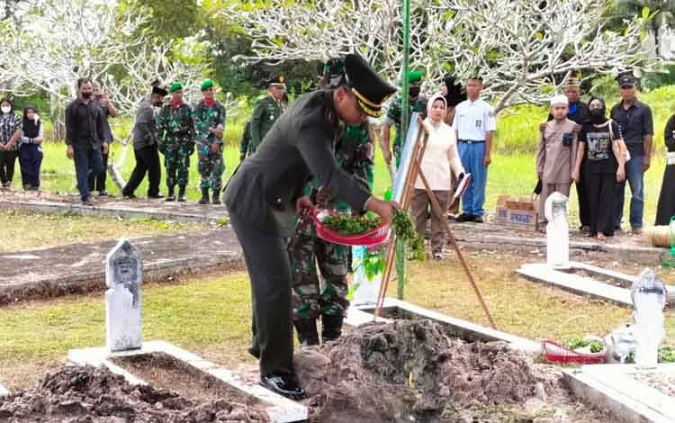 Dandim 1012 Buntok Pimpin Upacara Pemakaman Veteran Peraih Bintang Gerilya
