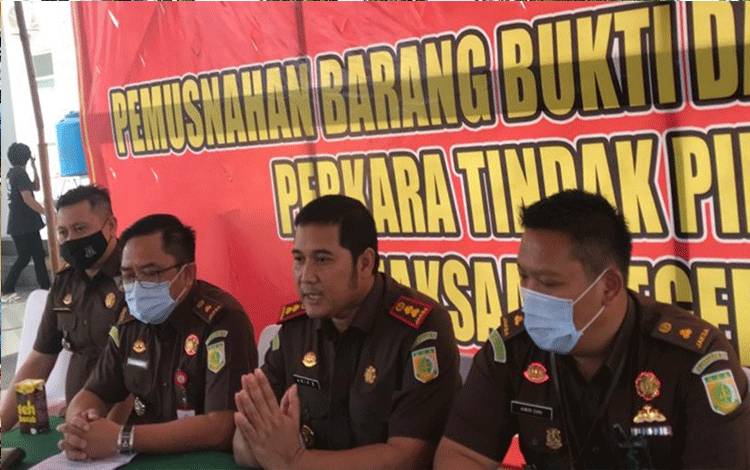 Ini Pasal yang Disangkakan Terhadap Dua Tersangka Perkara Korupsi di KPU Kapuas