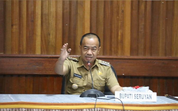 Bupati Seruyan Yulhaidir memimpin rapat terkait pembahasan Penyusunan APBD 2023 dan Perubahan APBD 2022, Selasa, 12 Juli 2022 Foto : KOMINFO SERUYAN