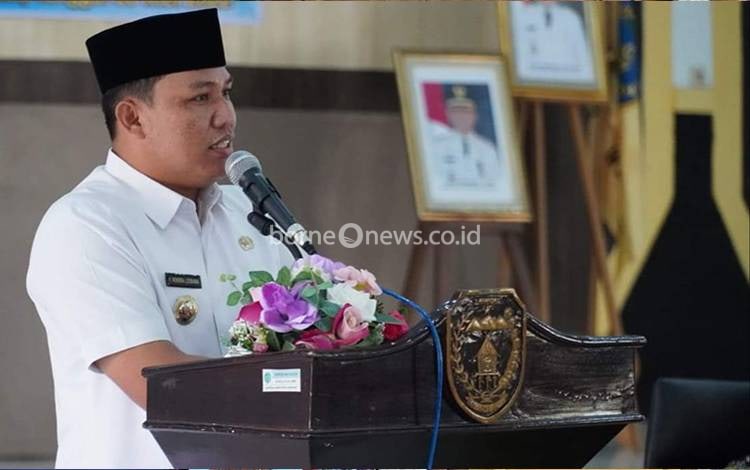 Bupati Lamandau Hendra Lesmana memberikan arahan kepada sejumlah Kepala Organisasi Perangkat Daerah saat rapat koordinasi di Nanga Bulik. (FOTO : HENDI NURFALAH)