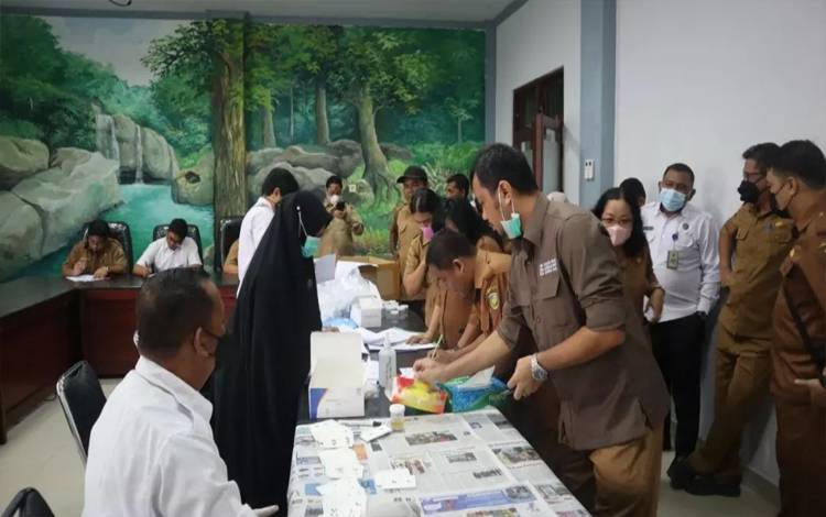 Pegawai Dinas Lingkungan Hidup Palangka Raya Bersih Narkoba