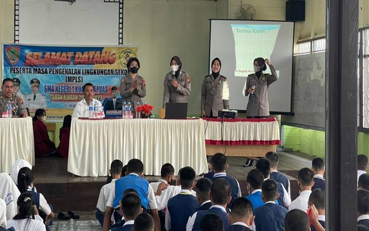 Polres Kapuas Sosialisasi Bahaya Narkoba pada MPLS Siswa Baru