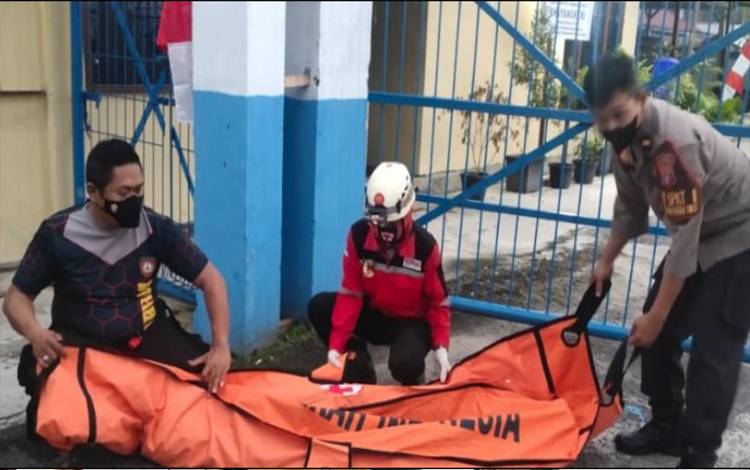 Pria 41 Tahun Ditemukan Tak Bernyawa di Samping Polsek KPM