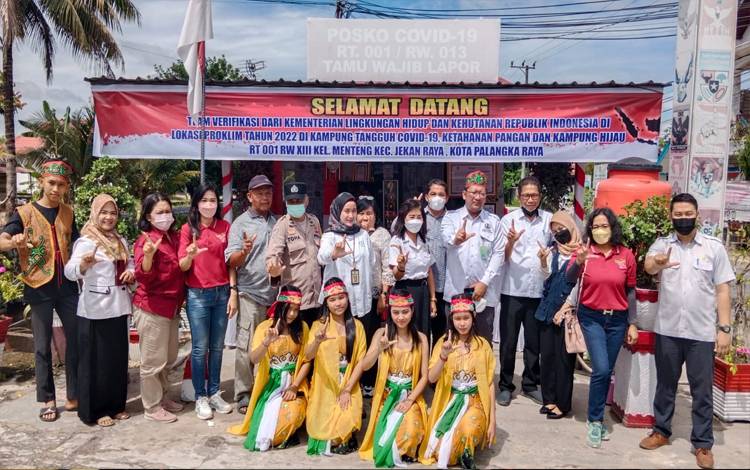 Penyambutan tim Verifikasi Proklim KLHK di Palangka Raya. (Foto: NITRA/Diskominfo)