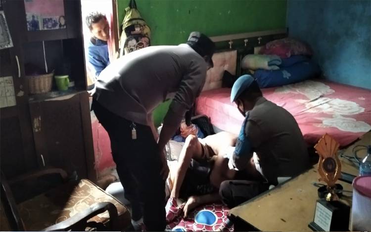 Perempuan 37 Tahun Ditemukan Tewas Bunuh Diri di Kota Besi