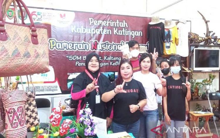 Pemkab Katingan Pamerkan Produk Kerajinan Unggulan di Kalteng Expo