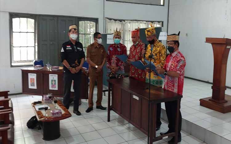Camat Selat Harapkan Damang Kepala Adat Terpilih Bisa Bersinergi Lintas Sektor