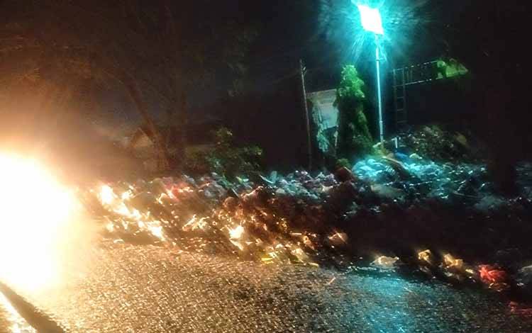 Warga Berharap Pihak Terkait Ambil Sikap Terkait Menumpuknya Sampah