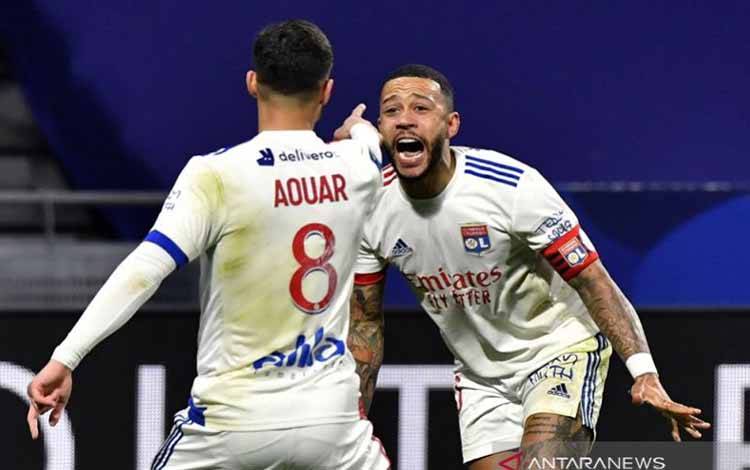 Real Betis Semakin Dekat Amankan Houssem Aouar dari Lyon