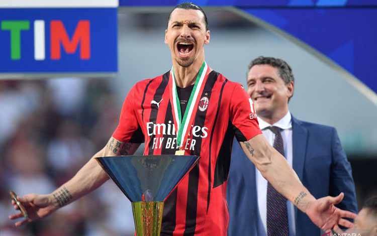 AC Milan Resmi Perpanjang Kontrak Zlatan Ibrahimovic