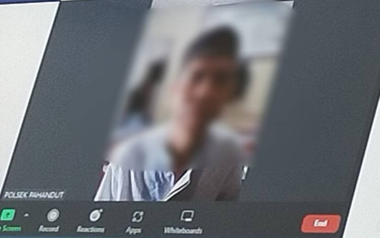 Terdakwa saat menjalani sidang virtual di Pengadilan Negeri Palangka Raya