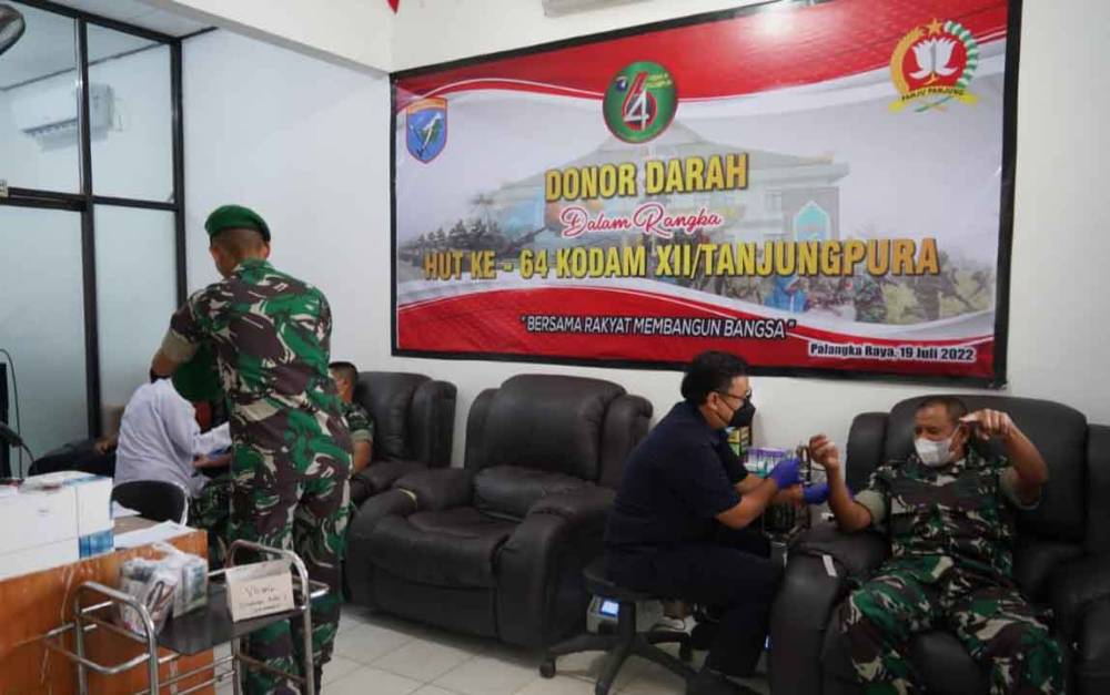 Anggota Kodim Palangka Raya Lakukan Donor Darah