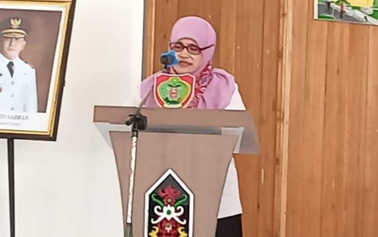 Sekretaris Dinas Pariwisata dan Kebudayaan Prov. Kalteng Ramlah Ahmad Selamat Pelu saat menyampaikan sambutannya (FOTO: MMC KALTENG)