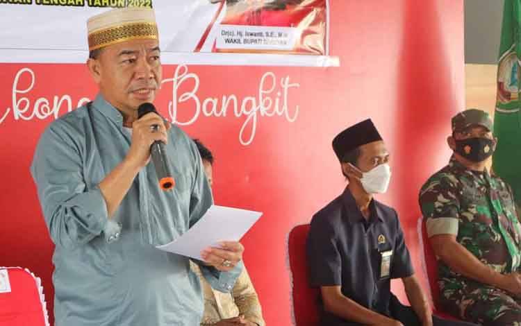 Bupati Seruyan, Yulhaidir memberikan arahan saat pelepasan??kafilah Kabupaten Seruyan mengikuti??MTQ XXX dan Musabaqah Al Hadits di Palangka Rayb??(Foto : Protokol Seruyan)