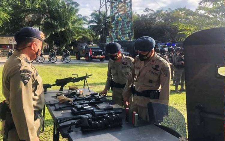 Kendaraan dan Senpi Personel Satbrimob Polda Kalteng Diperiksa
