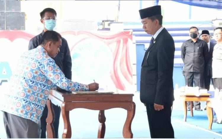 Disdukcapil Barito Utara Tandatangani MoU bersama Enam Perangkat Daerah