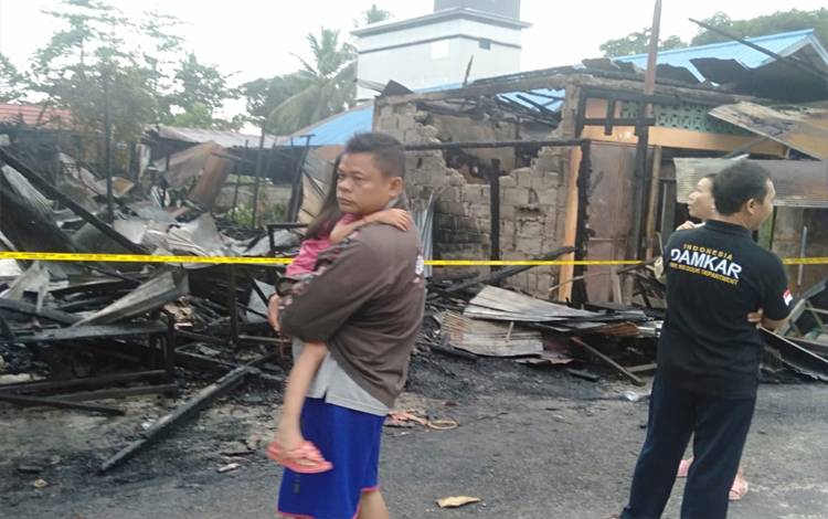 Barak 4 Pintu, 2 Warung dan 1 Rumah Terdampak Kebakaran Dekat RSUD Mas Amsyar Kasongan