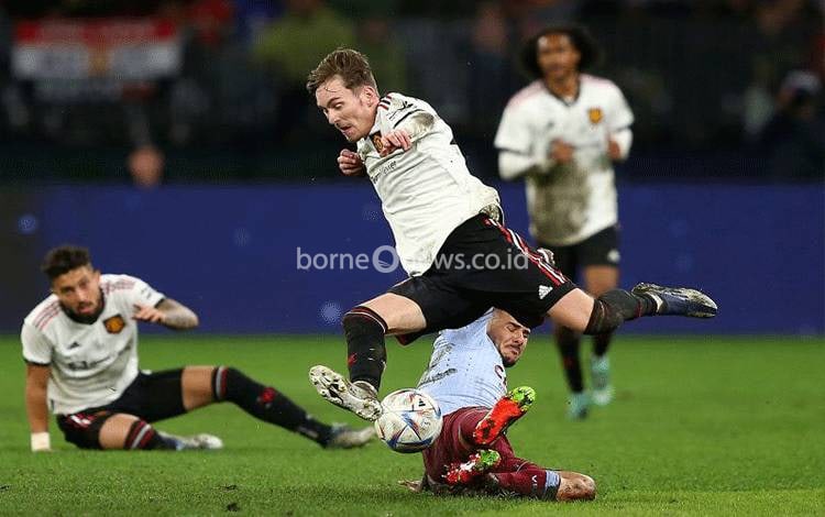 Everton Sepakat Boyong James Garner dari Man United