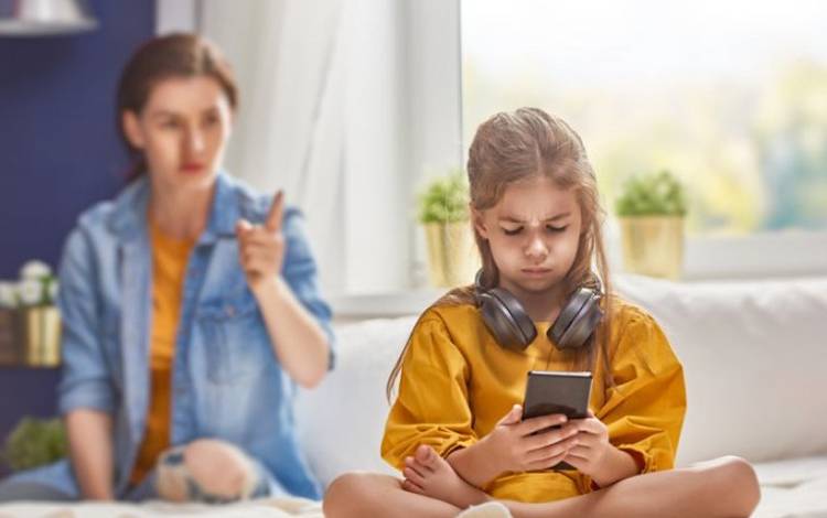 Penyebab dan Cara Atasi Anak Kecanduan "Gadget"