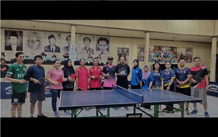 Para atlet yang bertanding dalam final cabor tenis meja pada ajang PT. SSMS, Tbk - CBI Group Cup yang digelar di Balai Sembaga Mas, Pamgkalan Bun, Kobar, Minggu, 24 Juli 2022.?