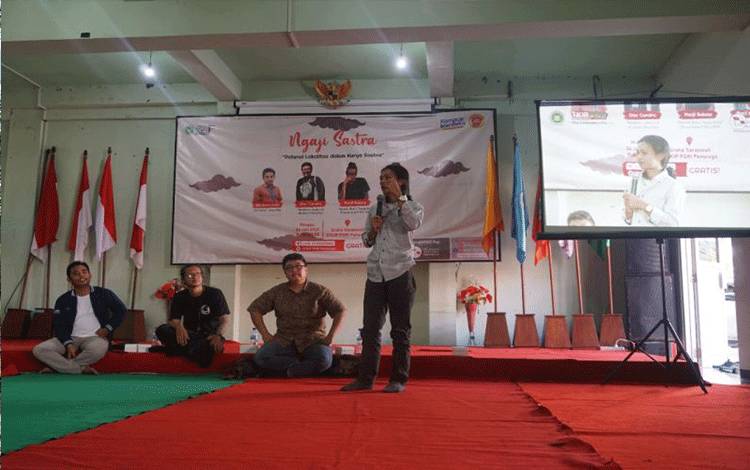 Mengulik Proses Kreatif Penulis Fiksi