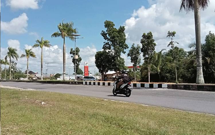 Dishub Sukamara Tutup Putaraan Balik Arah Jalan Depan SPBU?