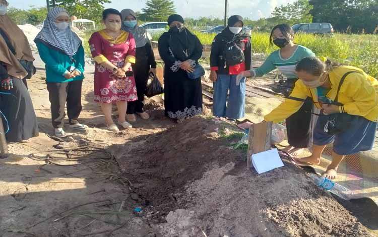 Suasana Haru Warnai Pemakaman Kakek Sonen Asal Pacitan