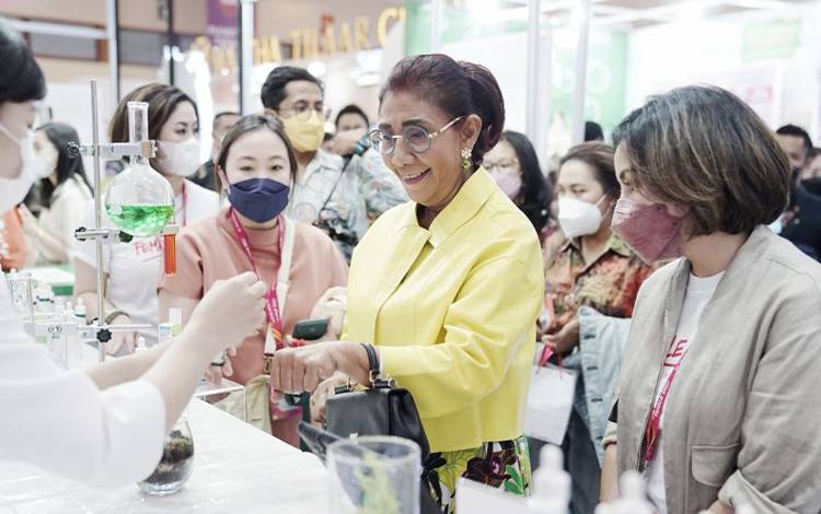 Susi Pudjiastuti Ajak Pilah Sampah di Rumah Demi Lingkungan
