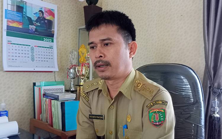 Camat Dusun Timur: Bedah Rumah untuk Peningkatan Kesejahteraan Warga Desa