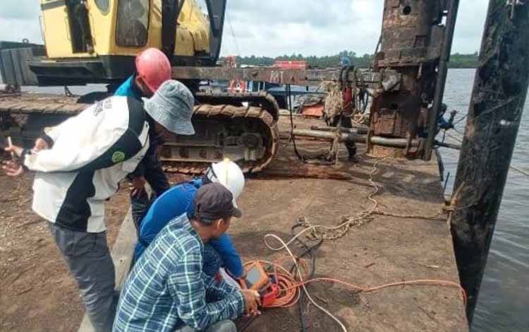 PDA Test Tiang Pancang Dermaga Perikanan Kuala Pembuang Ukur Daya Dukung Pondasi