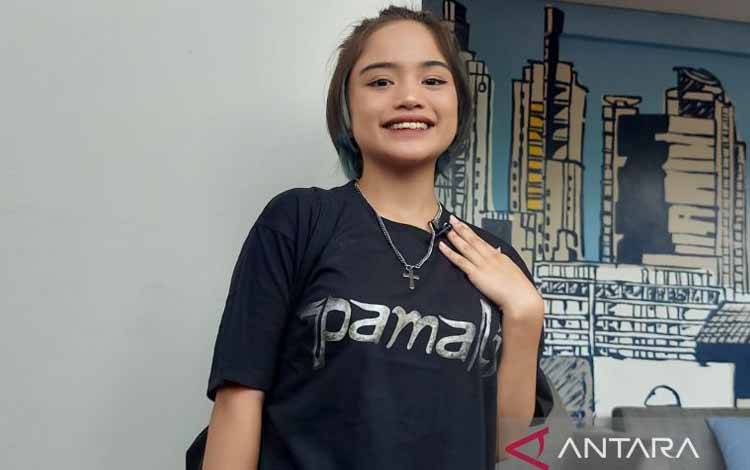 Kreator konten Jasmine Laticia akrab disapa Jeje Slebew dalam acara konferensi pers di Hotel All Seasons Tanah Abang, Sabtu (30/7/2022). (ANTARA/Livia Kristianti)