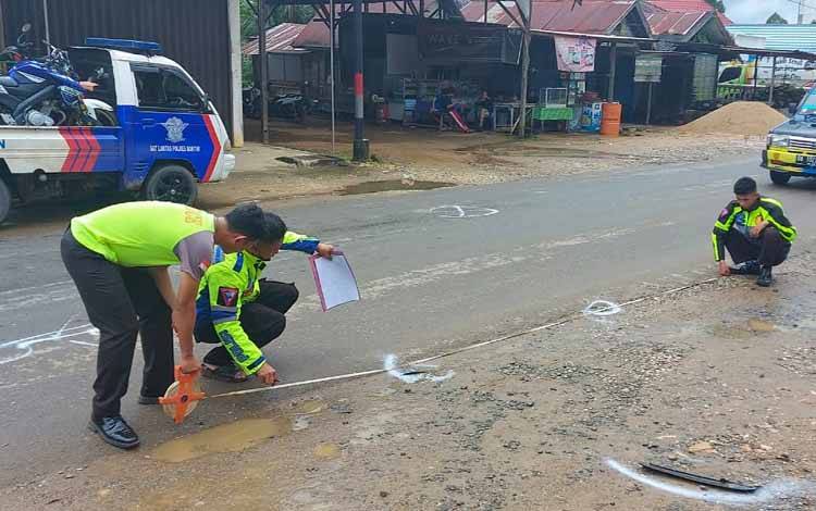 Korban Tabrakan Antar Sepeda Motor di Jalan Ampah - Muara Teweh Meninggal