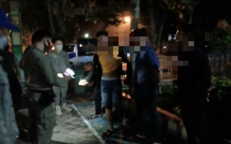 Diduga Mabuk-mabukan di Taman, Satpol PP dan Damkar Kapuas Jaring Empat Pemuda