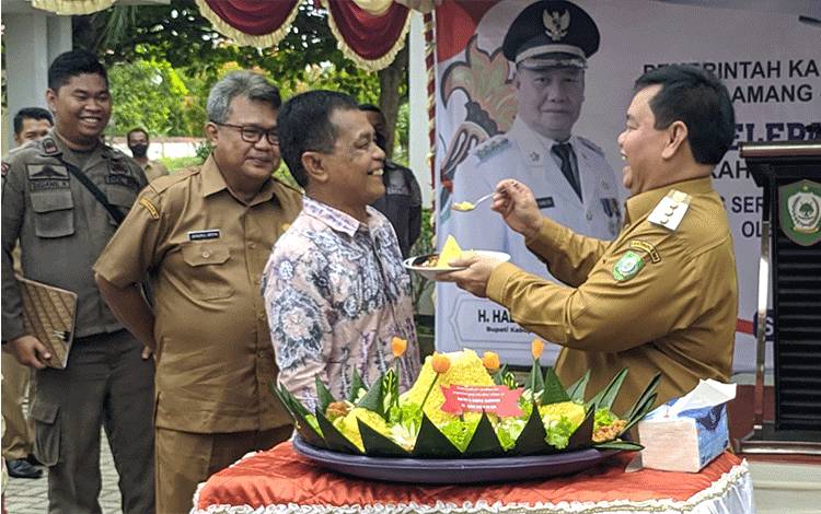 Bupati Kotim Dukung Paliansyah Terjun ke Politik Usai Purnatugas dari Lurah Baamang Barat?