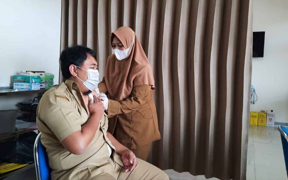 Nakes di Palangka Raya Mulai Terima Vaksin Dosis Keempat