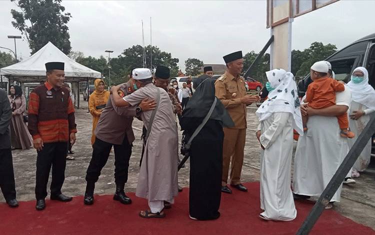 Bupati Sukamara Sambut Kedatangan Jamaah Haji