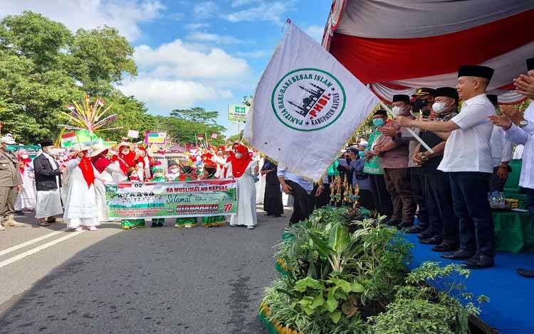 Ribuan Warga Antusias Ikuti Pawai Tahun Baru Islam 1444 H di Kuala Kapuas