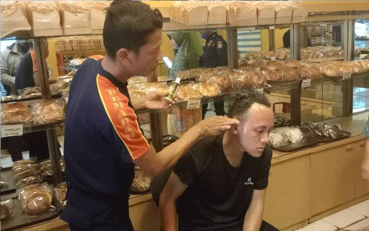 Belum Mahir Mengoperasikan Oven Kue, Karyawan Toko Roti Menderita Luka Bakar