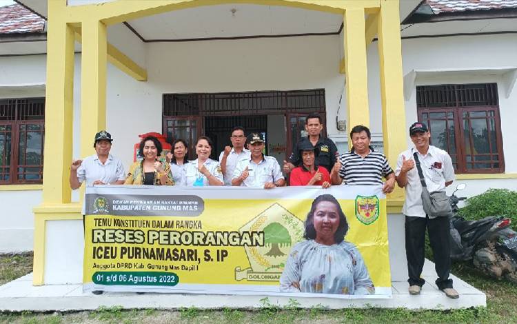Anggota DPRD Kabupaten Gunung Mas Iceu Purnamasari melaksanakan reses perorangan ke Kelurahan Kampuri, Kecamatan Mihing Raya pada Kamis, 4 Agustus 2022. (FOTO: RISKA YULYANA)?